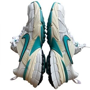 Nike V2K Run Dusty Cactus Size 9